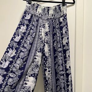 Boho pants in elephant print with open leg detailing